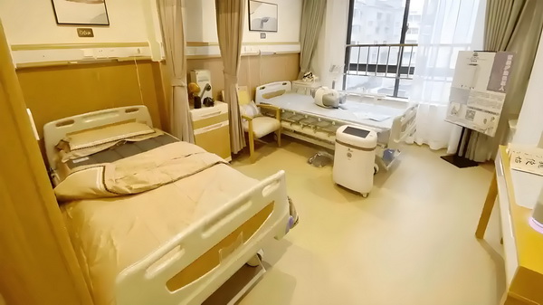 深圳入户 本科生_汪小菲带儿女到内蒙古，玥儿骑马他牵马 女到内蒙古对手太可这种怕了